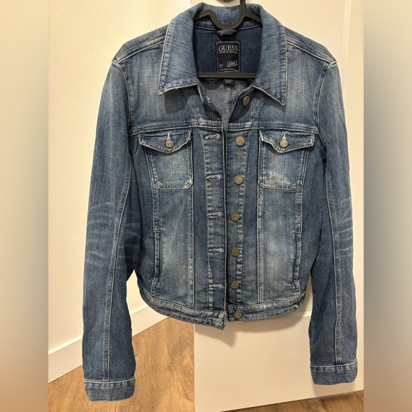 Guess - Picture 1 of 7